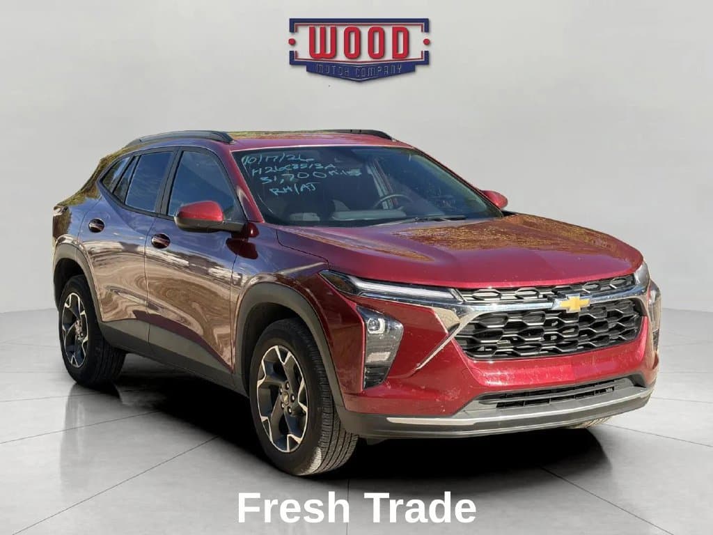 2024 Chevrolet Trax LT — photo 1 of 17