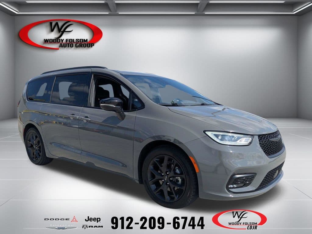 2025 Chrysler Pacifica Limited — photo 1 of 31