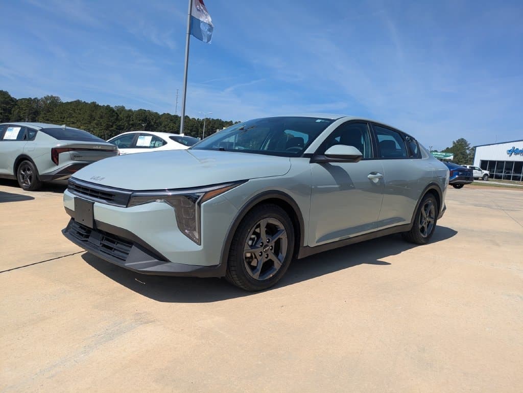 2025 Kia K4 Base — photo 1 of 14