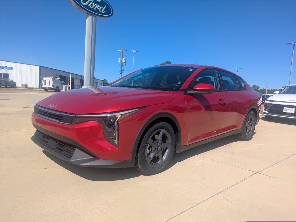 2025 Kia K4 Base — photo 1 of 13