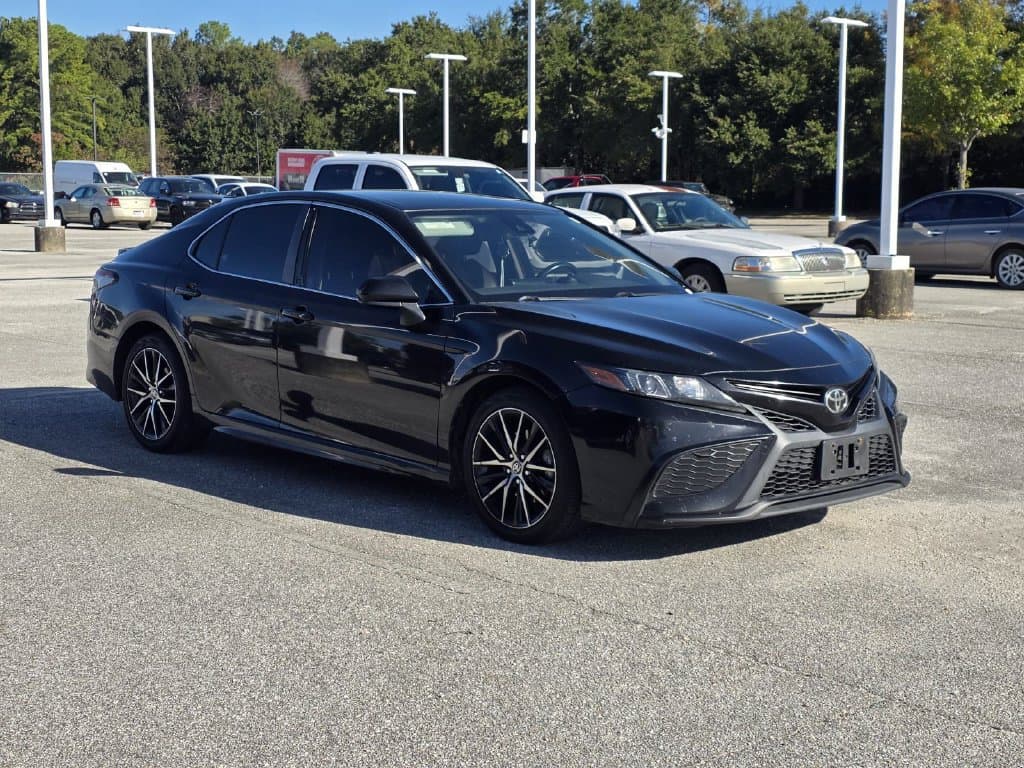 2021 Toyota Camry SE — photo 1 of 6