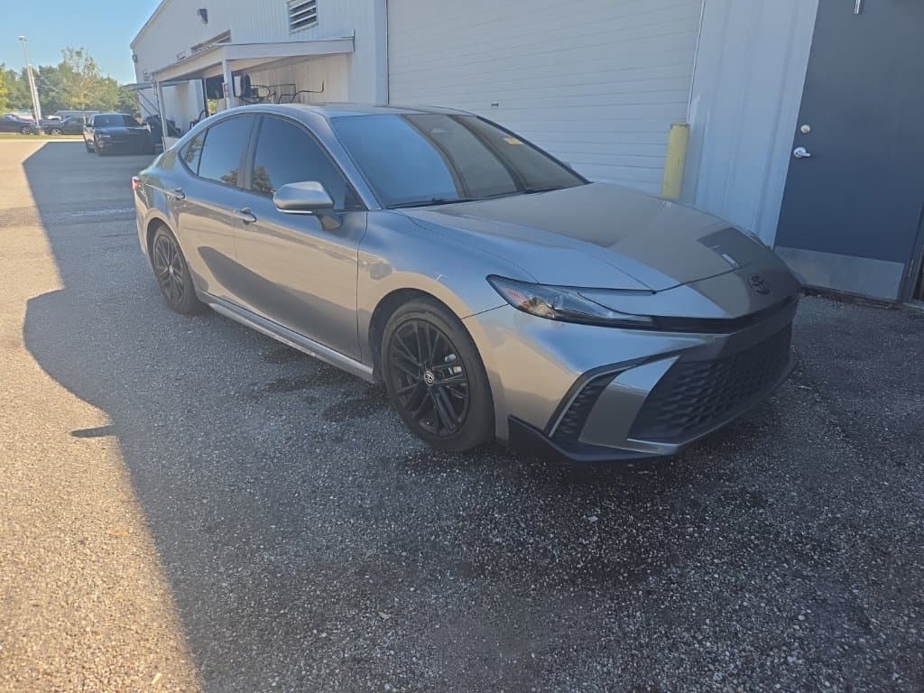 2025 Toyota Camry SE — photo 1 of 7