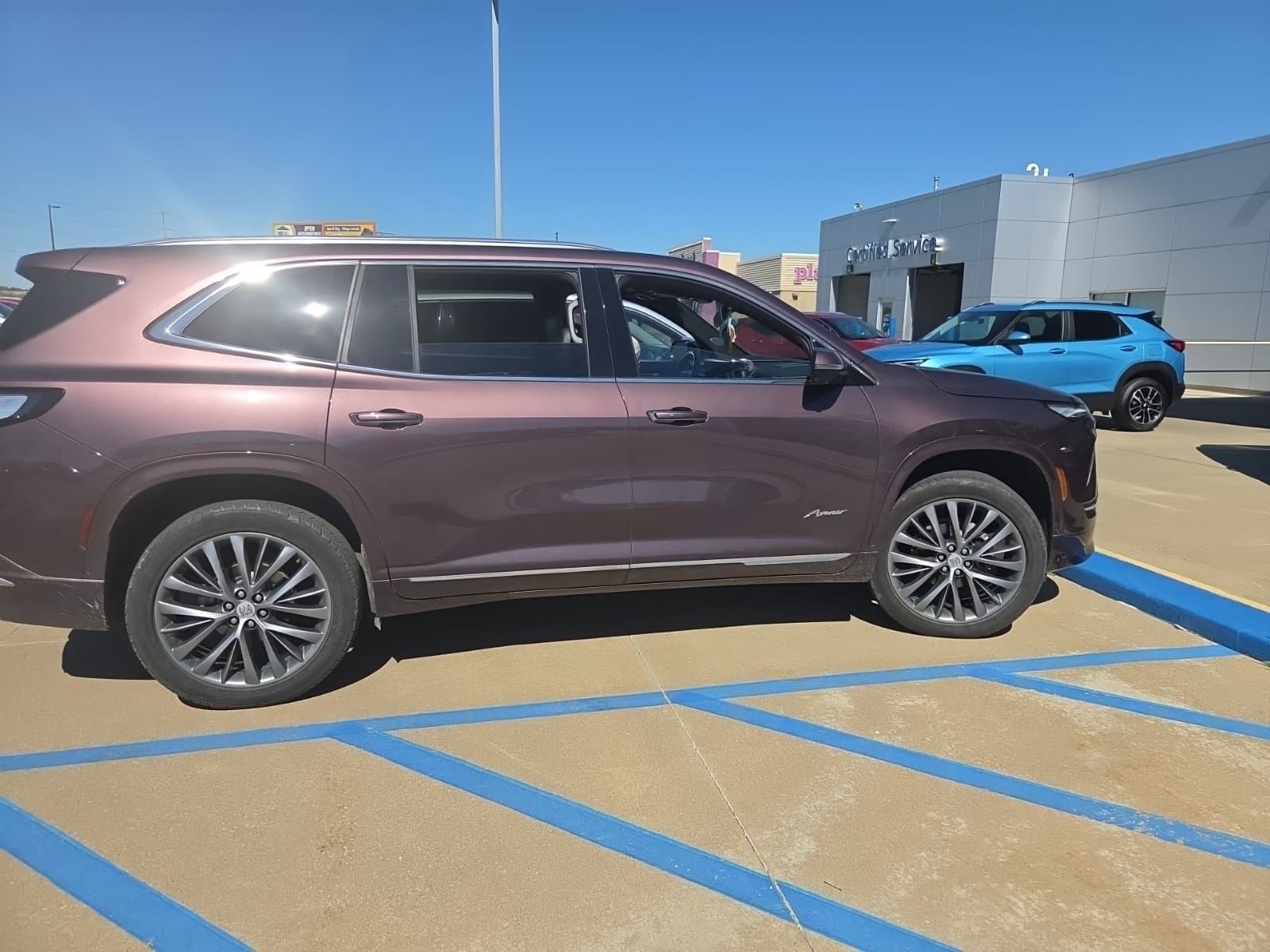 2025 Buick Enclave Avenir — photo 1 of 3