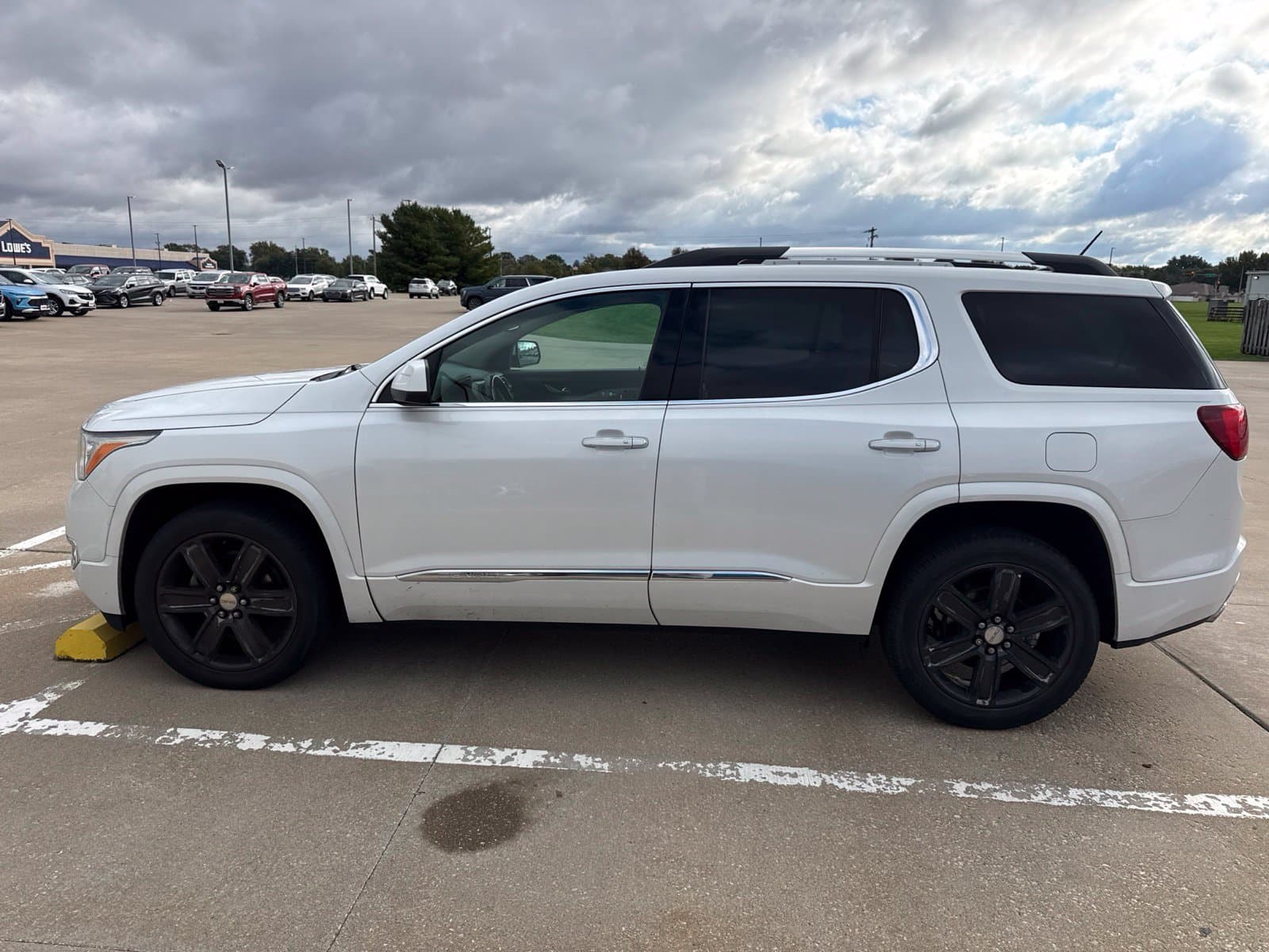 2017 GMC Acadia Denali — photo 1 of 4