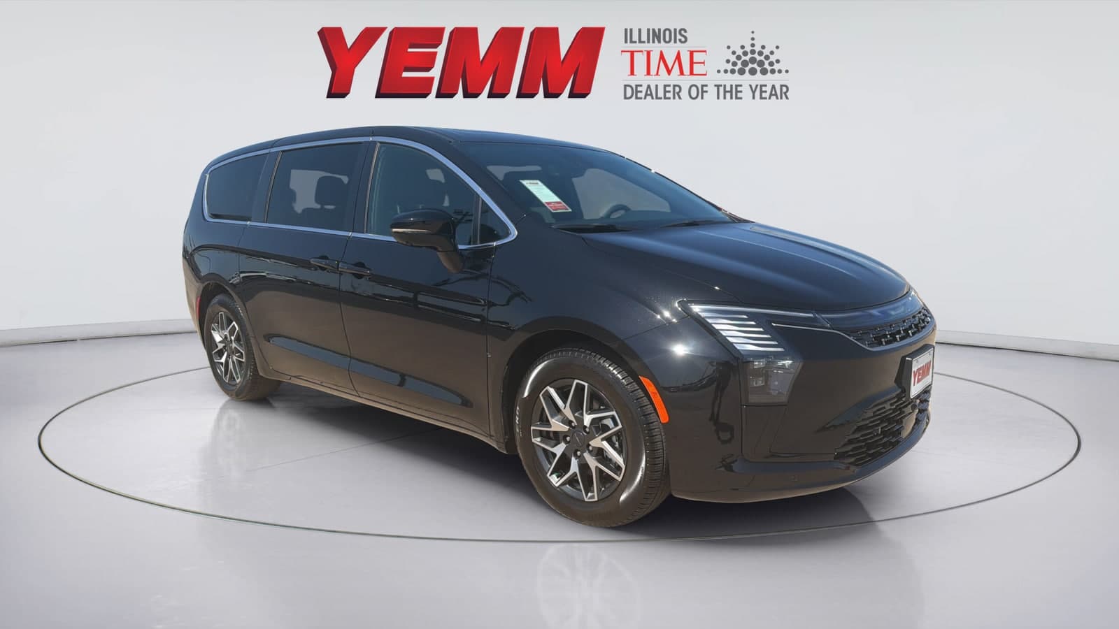 2027 Chrysler Pacifica Limited — photo 1 of 38