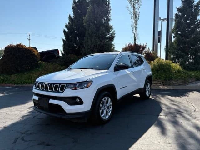 2024 Jeep Compass Latitude — photo 1 of 28