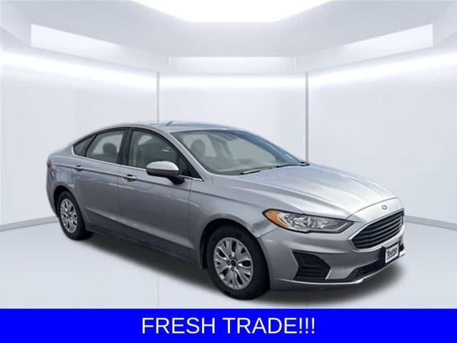 2020 Ford Fusion S — photo 1 of 6
