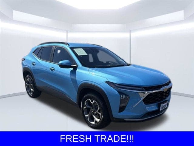 2025 Chevrolet Trax LT — photo 1 of 10
