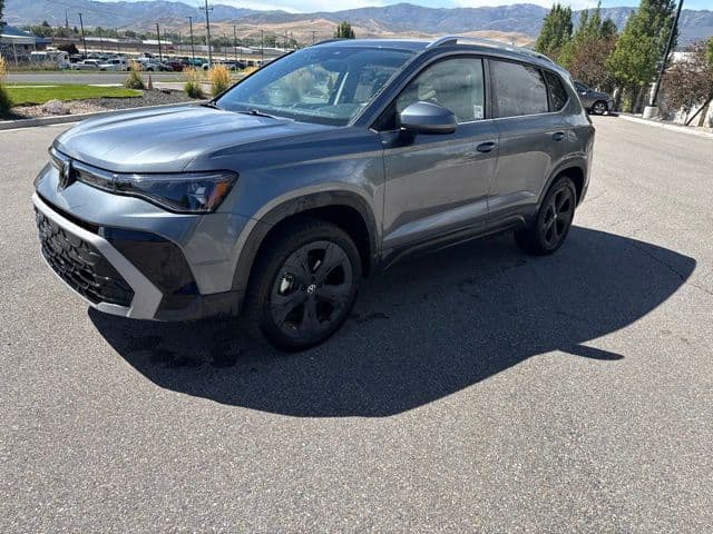 2025 Volkswagen Taos SEL — photo 1 of 28