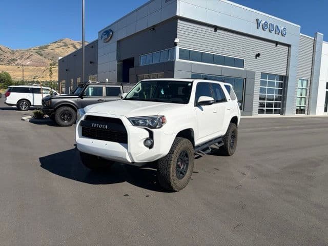 2018 Toyota 4Runner SR5 — photo 1 of 24