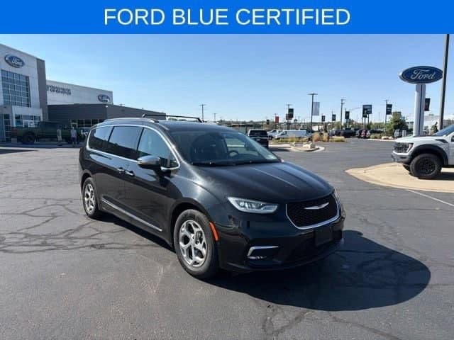 2022 Chrysler Pacifica Limited — photo 1 of 27