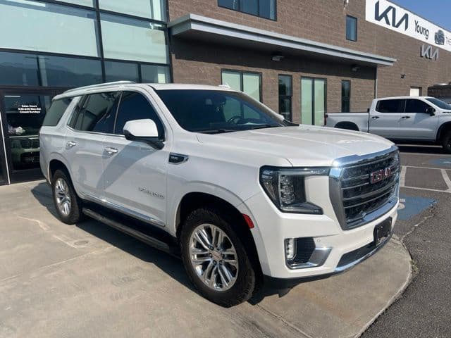 2022 GMC Yukon SLT — photo 1 of 6