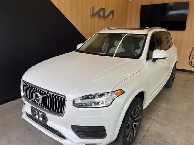 2020 Volvo XC90 Momentum — photo 1 of 28