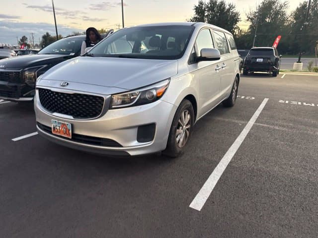 2016 Kia Sedona L — photo 1 of 36