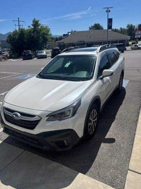 2020 Subaru Outback Premium — photo 1 of 5
