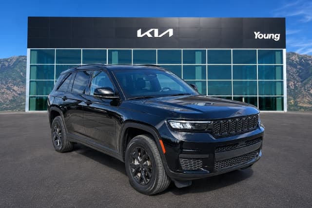 2024 Jeep Grand Cherokee L Altitude — photo 1 of 33
