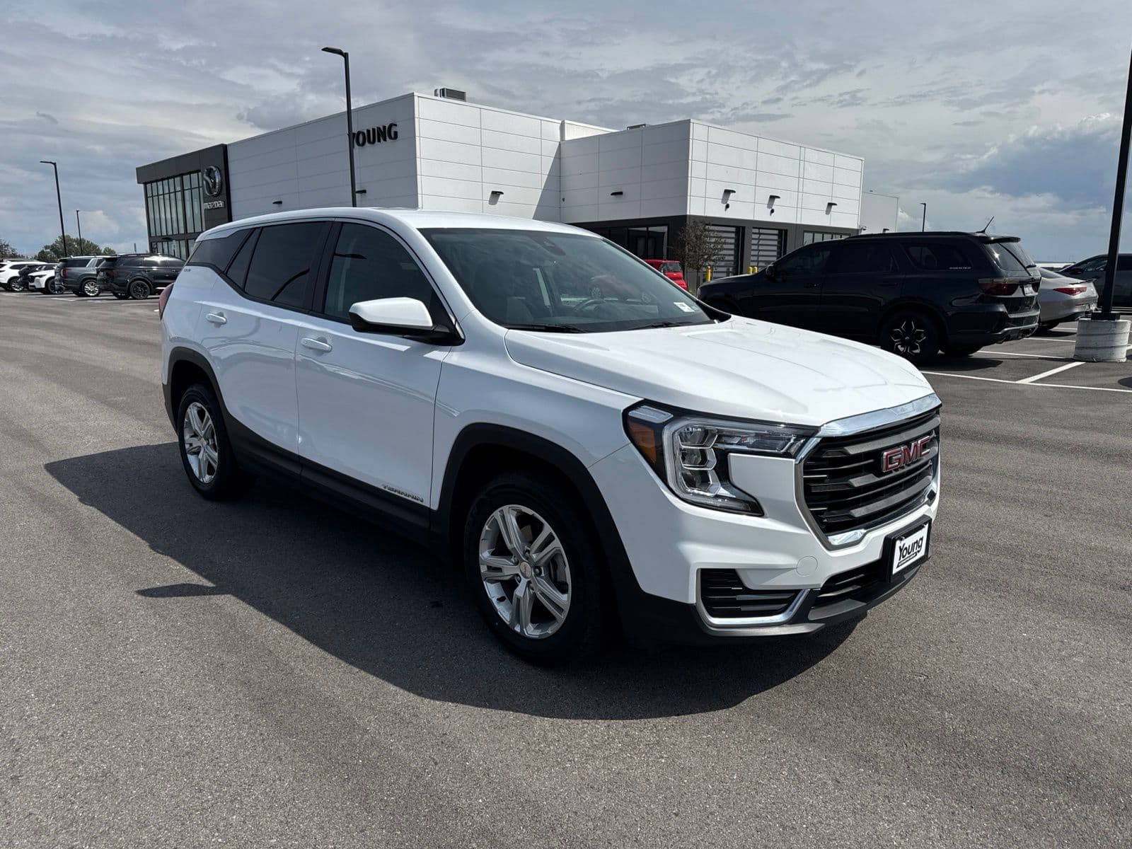 2024 GMC Terrain SLE — photo 1 of 24