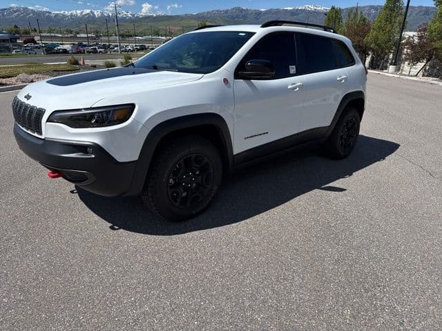 2022 Jeep Cherokee Trailhawk — photo 1 of 29