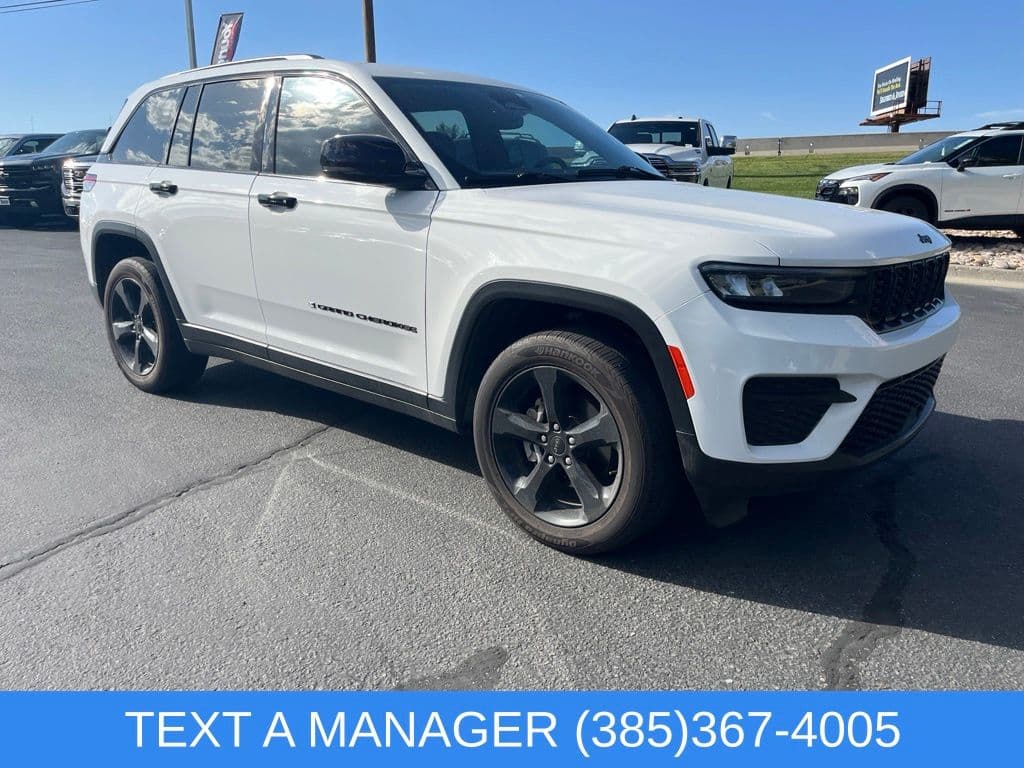 2023 Jeep Grand Cherokee Laredo — photo 1 of 27