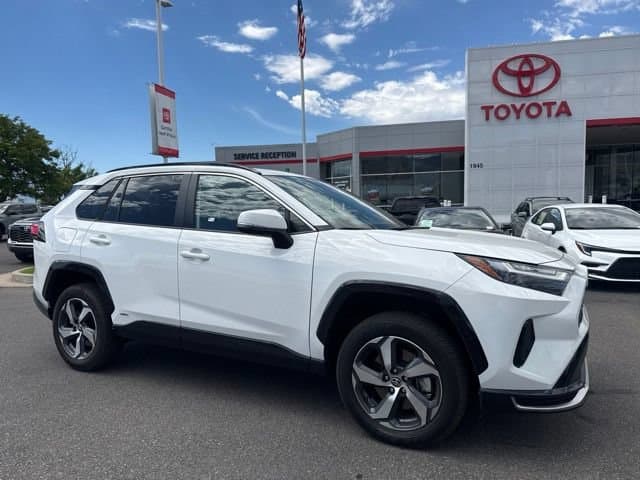 2025 Toyota RAV4 Plug-In Hybrid SE — photo 1 of 27