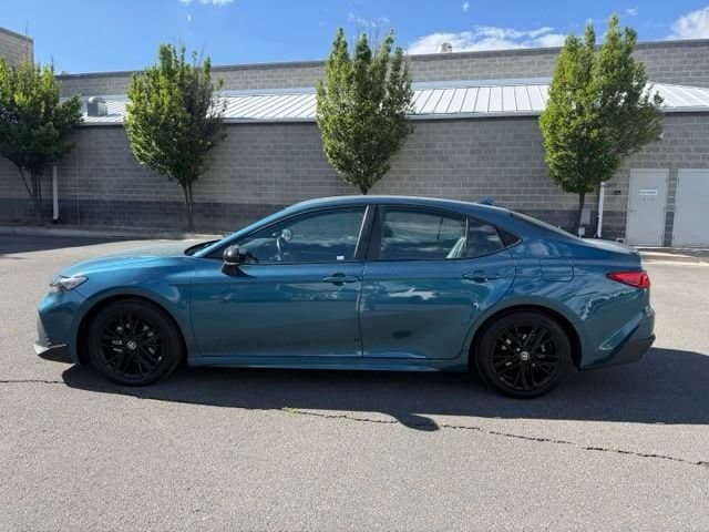 2025 Toyota Camry SE — photo 1 of 39