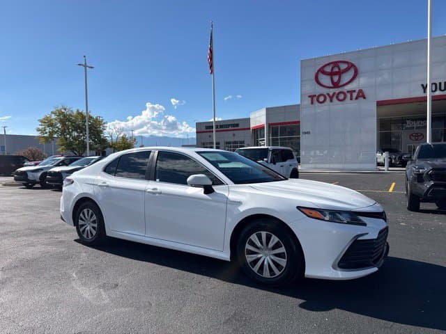 2021 Toyota Camry Hybrid LE — photo 1 of 30