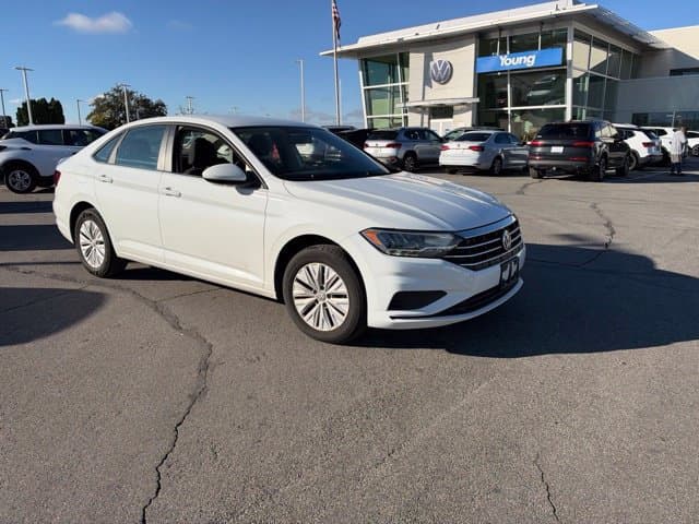 2019 Volkswagen Jetta Base — photo 1 of 28