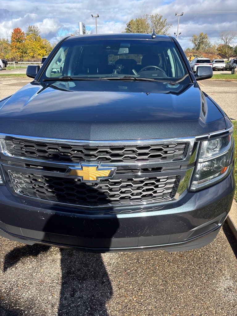 2019 Chevrolet Suburban LT — photo 1 of 30