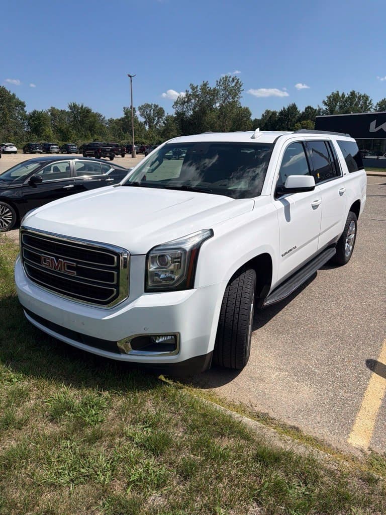 2016 GMC Yukon XL SLE — photo 1 of 28
