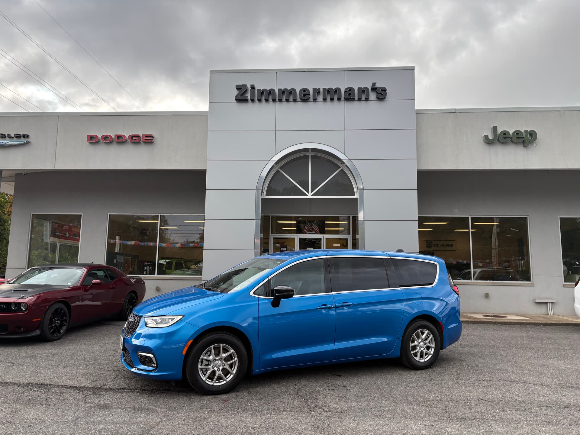 2026 Chrysler Pacifica Select — photo 1 of 27