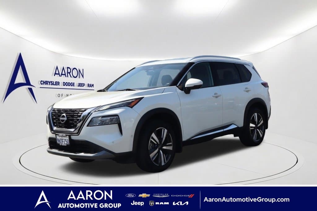 2023 Nissan Rogue SL — photo 1 of 39