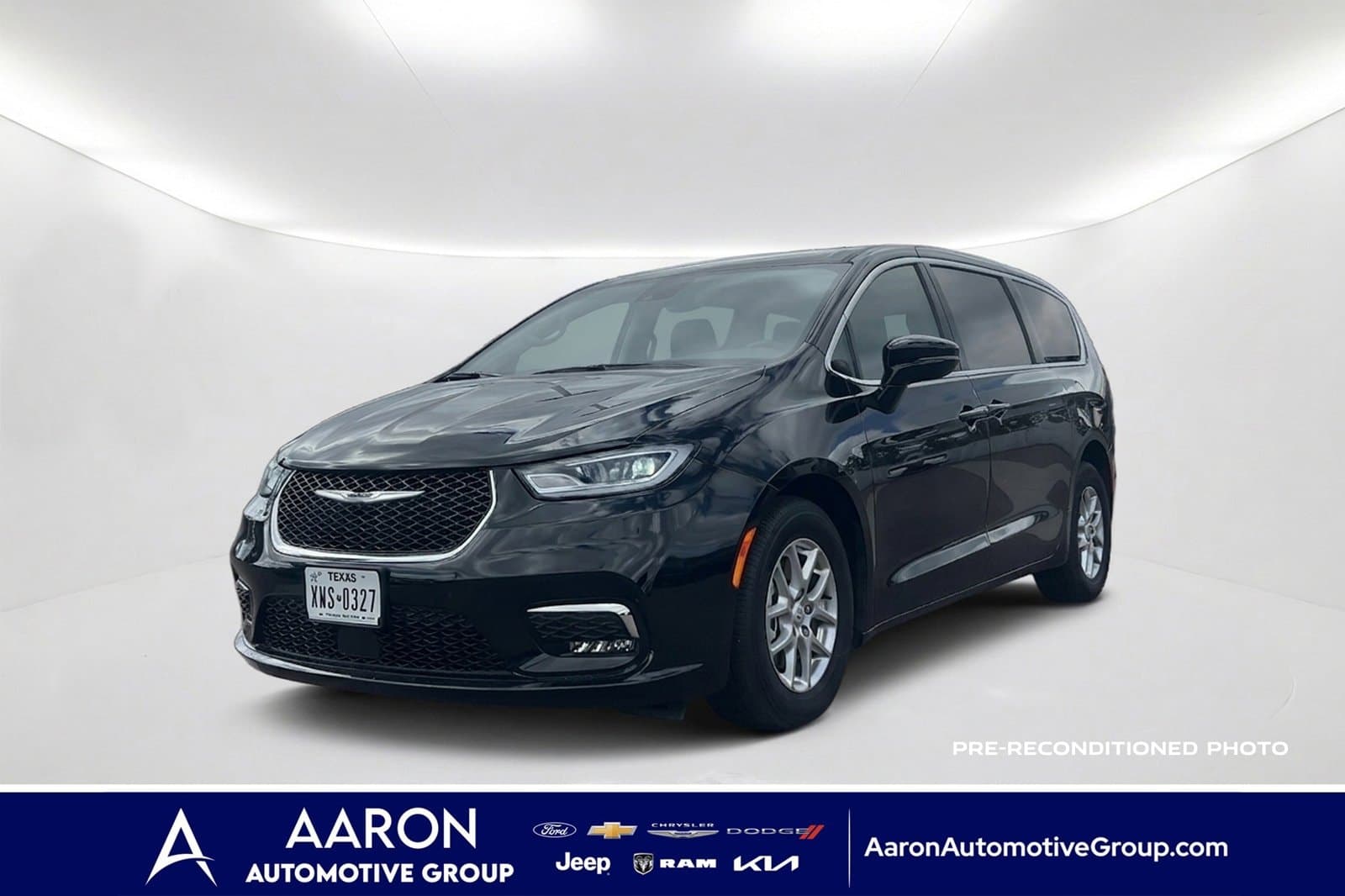 2026 Chrysler Pacifica Select — photo 1 of 22