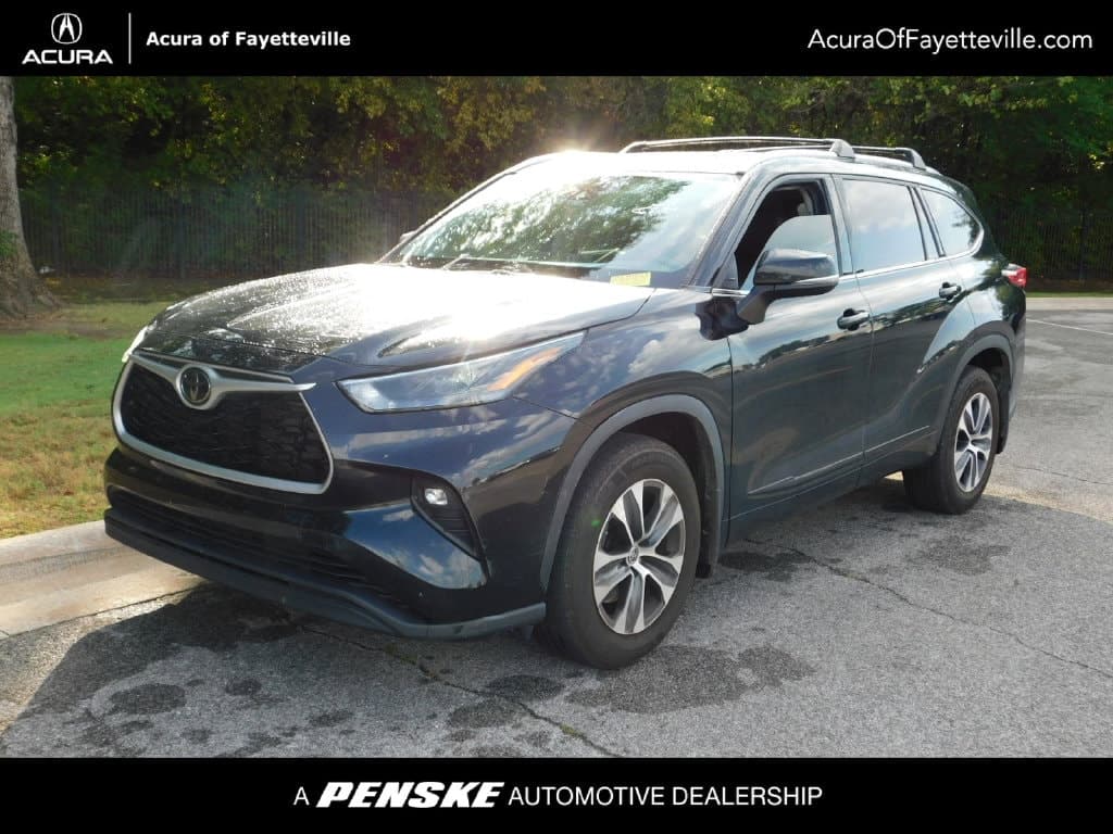 2022 Toyota Highlander XLE — photo 1 of 12