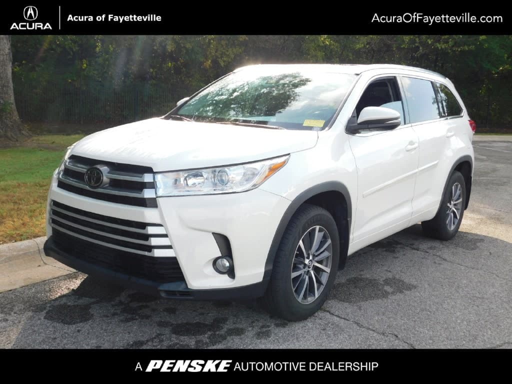 2018 Toyota Highlander XLE — photo 1 of 12