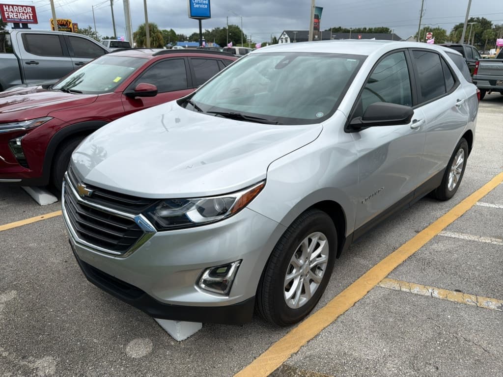 2021 Chevrolet Equinox LS — photo 1 of 8
