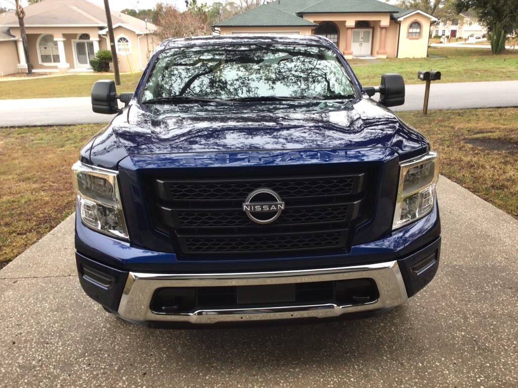 2023 Nissan Titan SV — photo 1 of 8