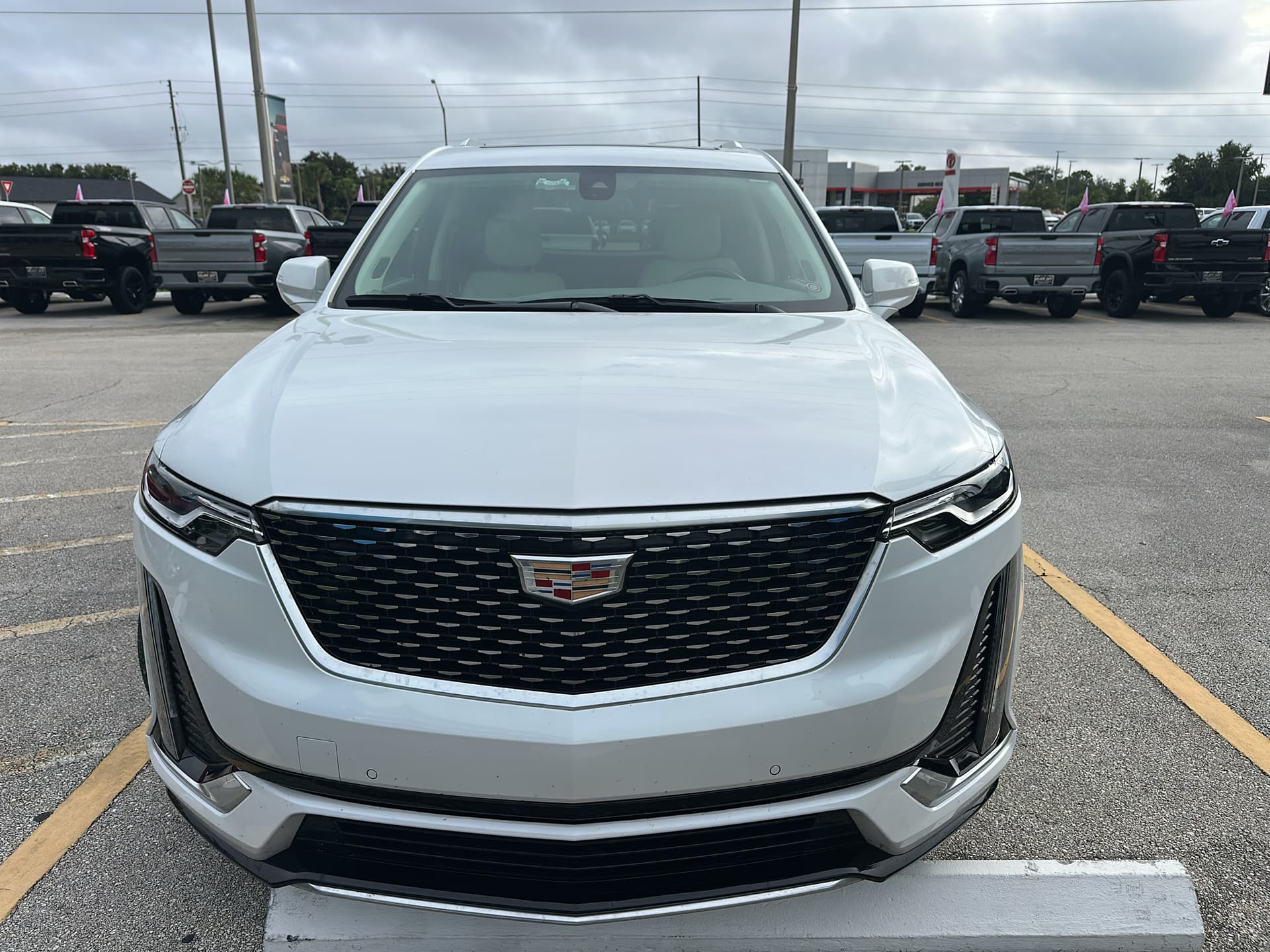 2025 Cadillac XT6 Base — photo 1 of 9