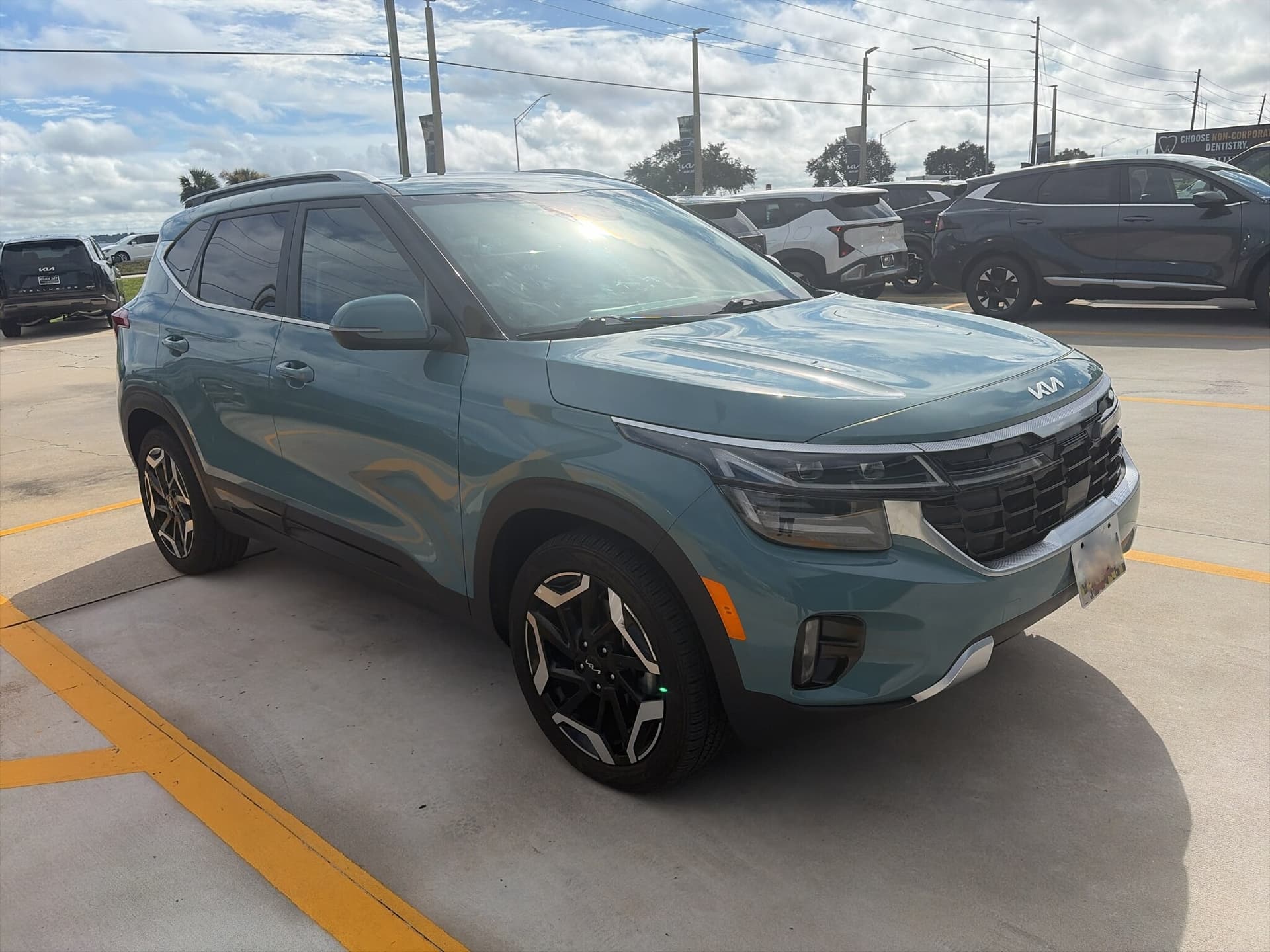 2024 Kia Seltos SX — photo 1 of 5