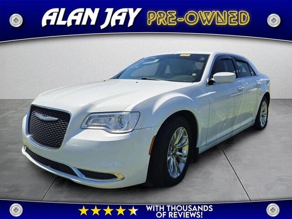 2018 Chrysler 300 Touring L — photo 1 of 6