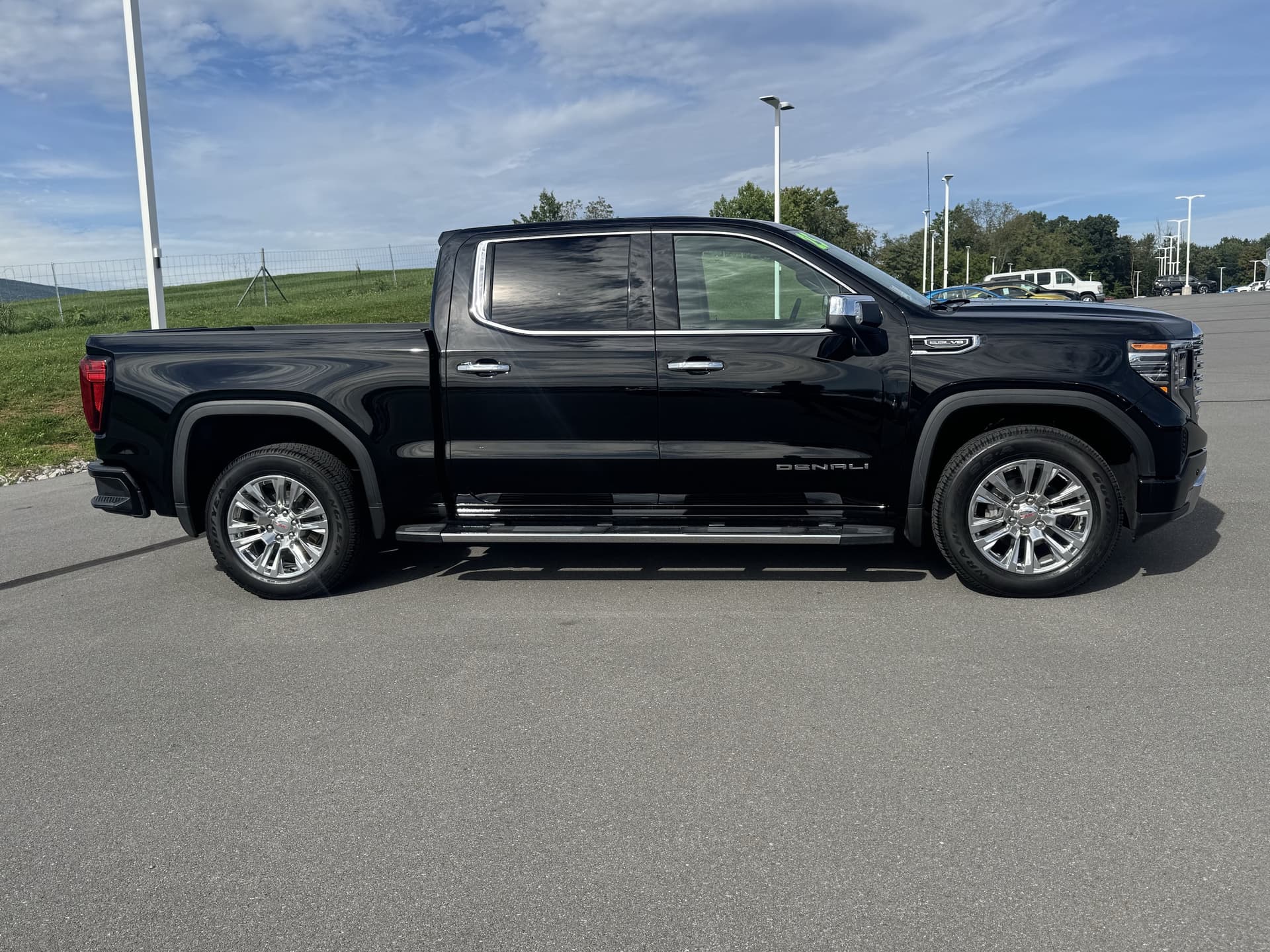 2025 GMC Sierra 1500 Denali — photo 1 of 3