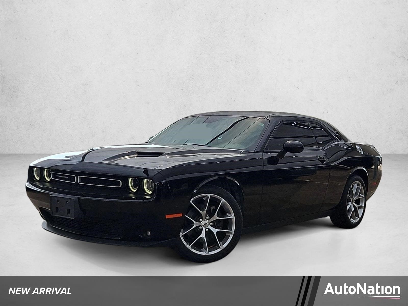 2020 Dodge Challenger SXT — photo 1 of 25