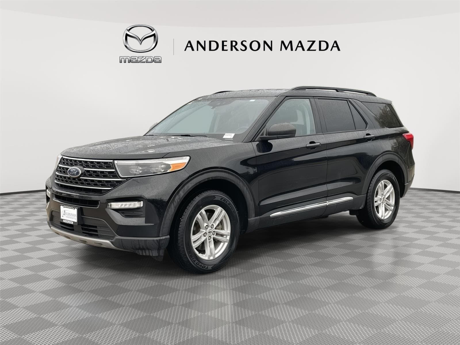 2021 Ford Explorer XLT — photo 1 of 39