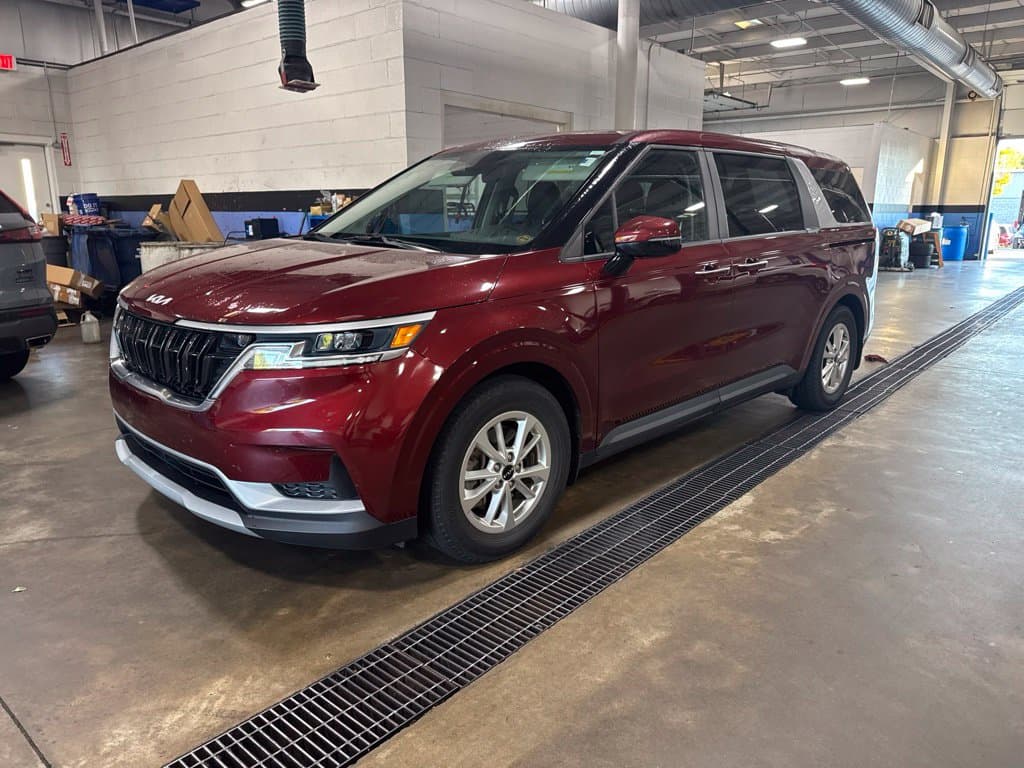 2022 Kia Carnival LXS — photo 1 of 7