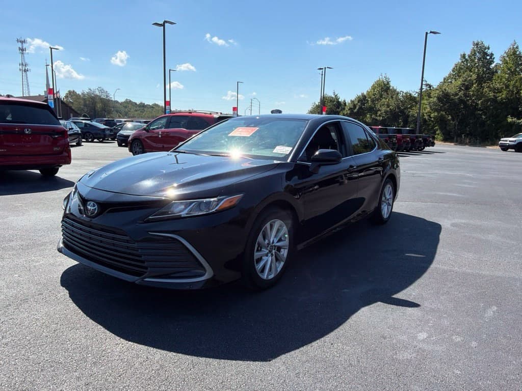 2024 Toyota Camry LE — photo 1 of 6