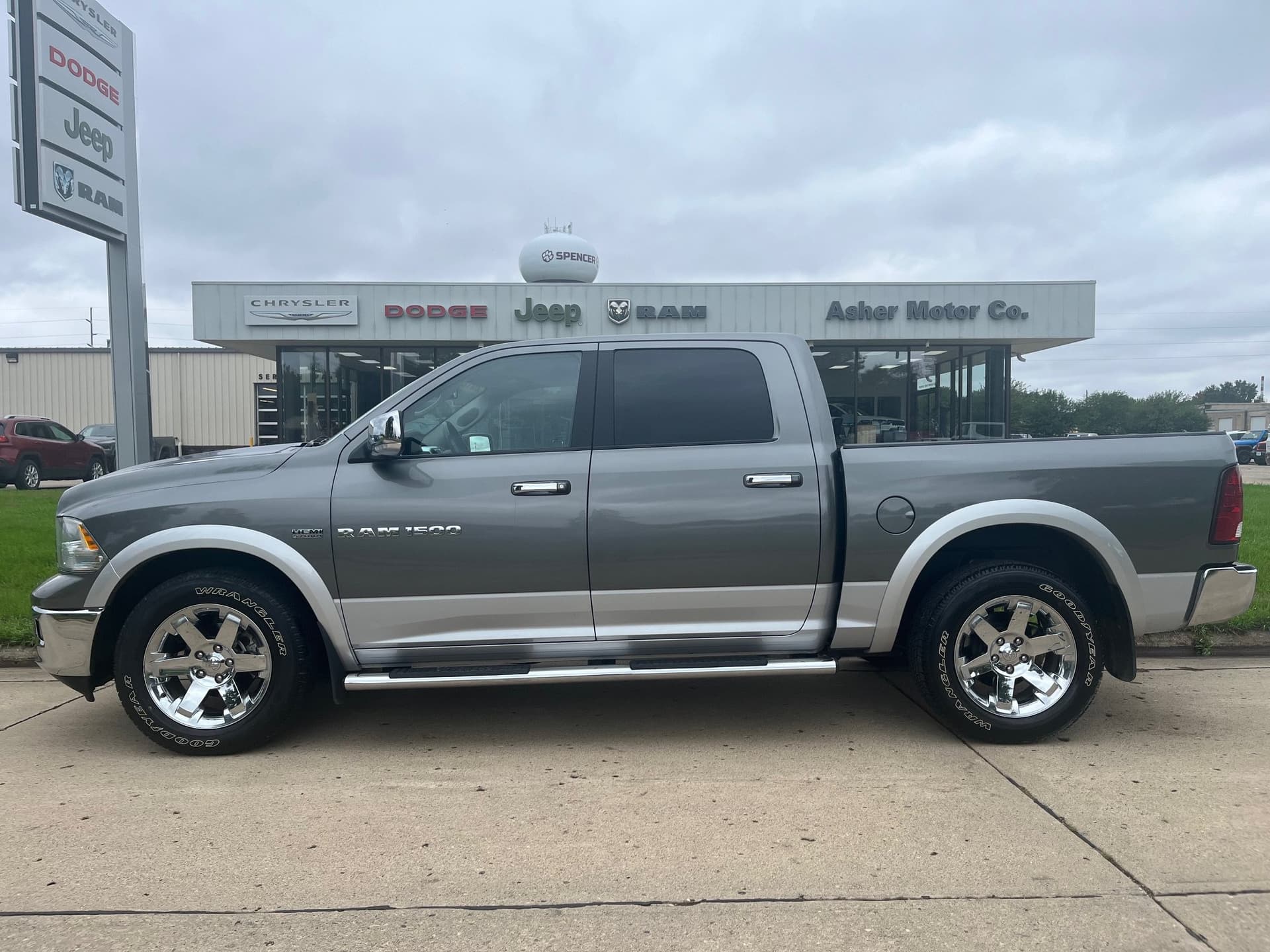 2012 RAM 1500 Laramie — photo 1 of 30