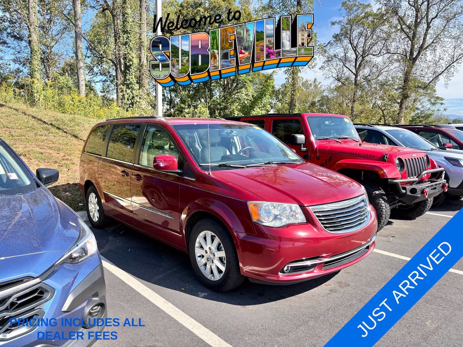 2012 Chrysler Town & Country Touring — photo 1 of 10