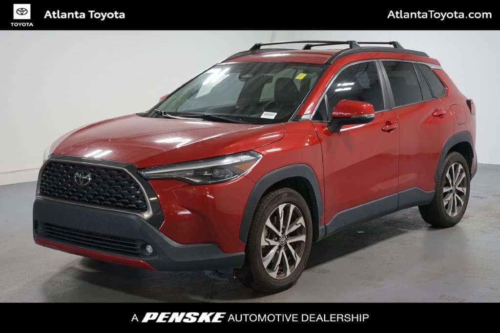 2023 Toyota Corolla Cross XLE — photo 1 of 7