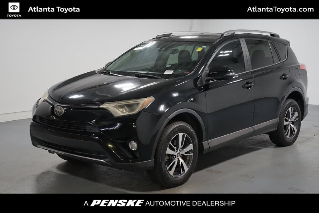 2017 Toyota RAV4 XLE — photo 1 of 7