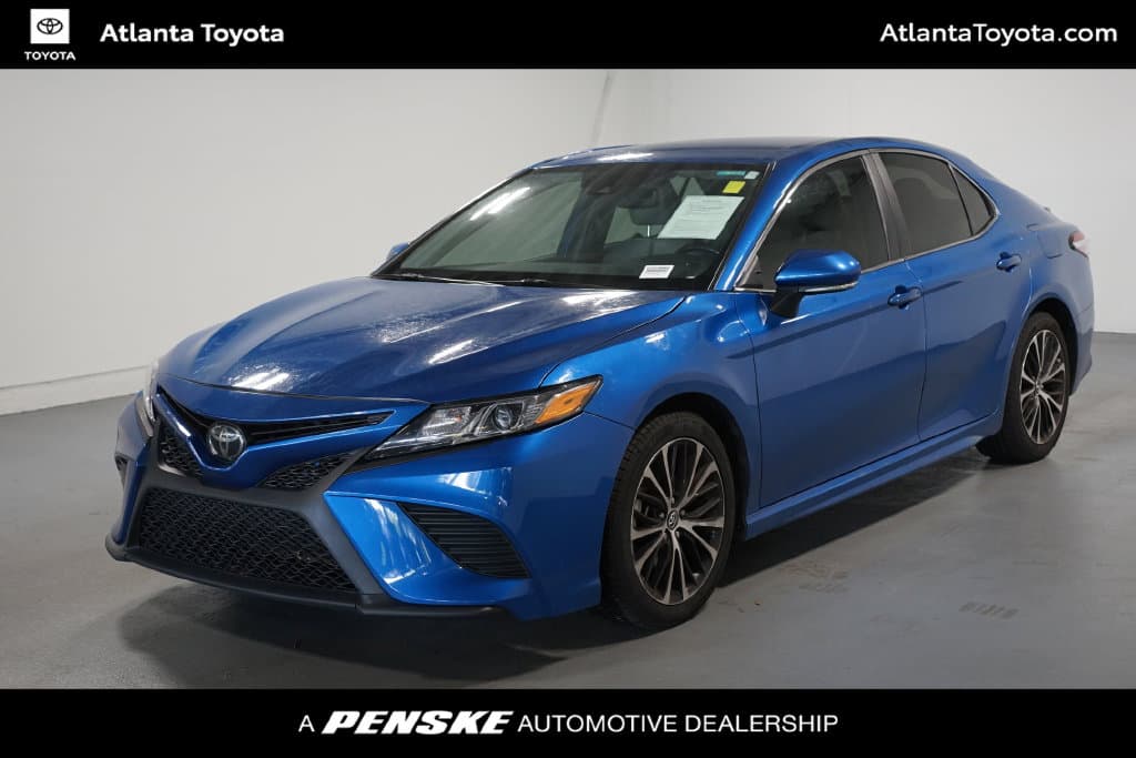 2020 Toyota Camry SE — photo 1 of 7