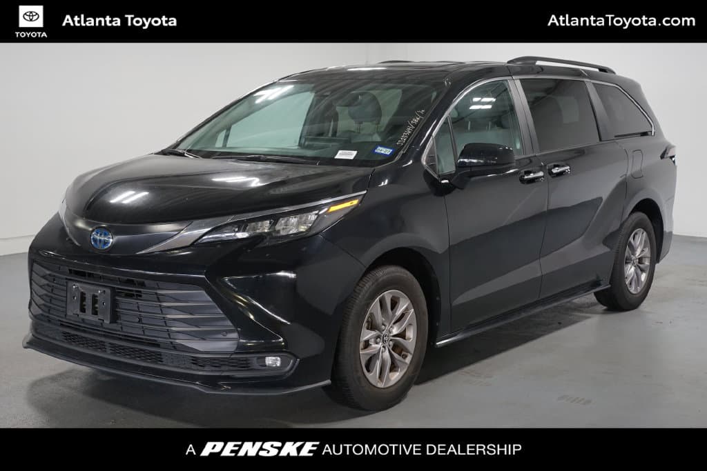 2025 Toyota Sienna XLE — photo 1 of 7